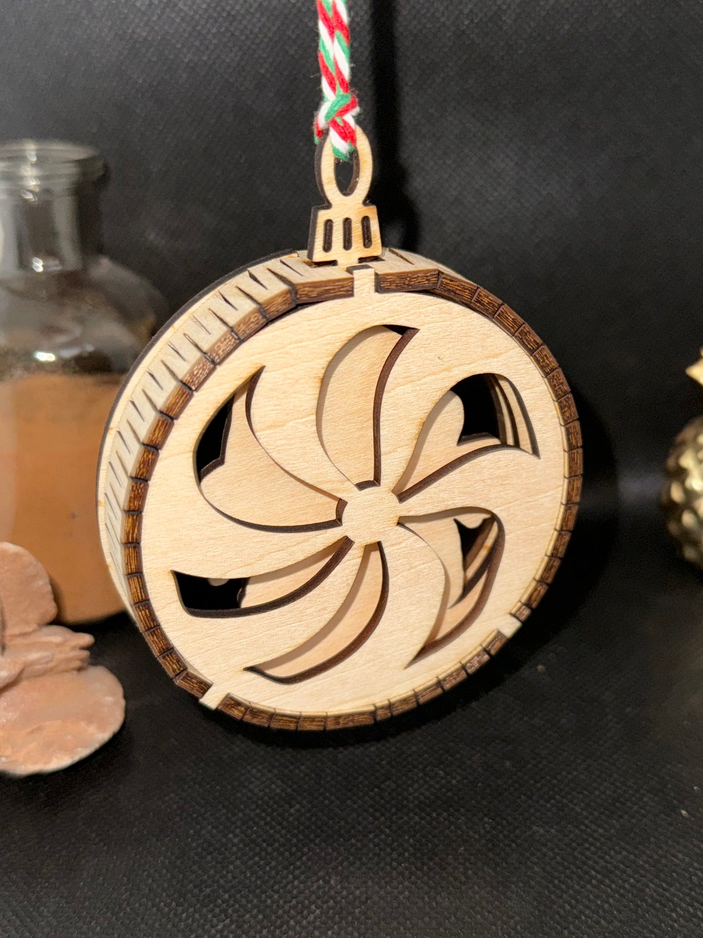 Boule de Noël 3D en bois, furet, personnalisable au nom de votre animal