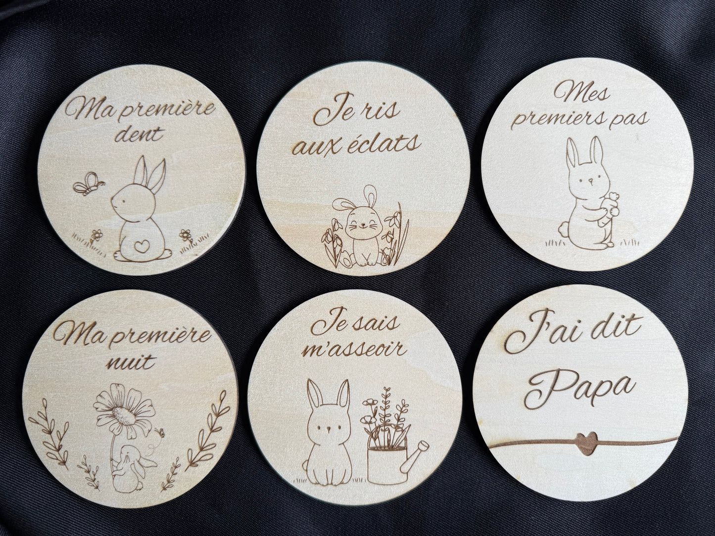 Set de cartes étape bébé en bois motif lapins pour photos souvenirs et album naissance