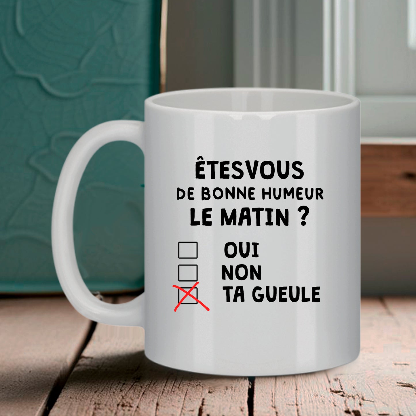 Mug blanc Bruhle affichant un questionnaire : Êtes-vous de bonne humeur le matin ? avec les options Oui, Non, et Ta Gueule cochée d'une croix rouge.