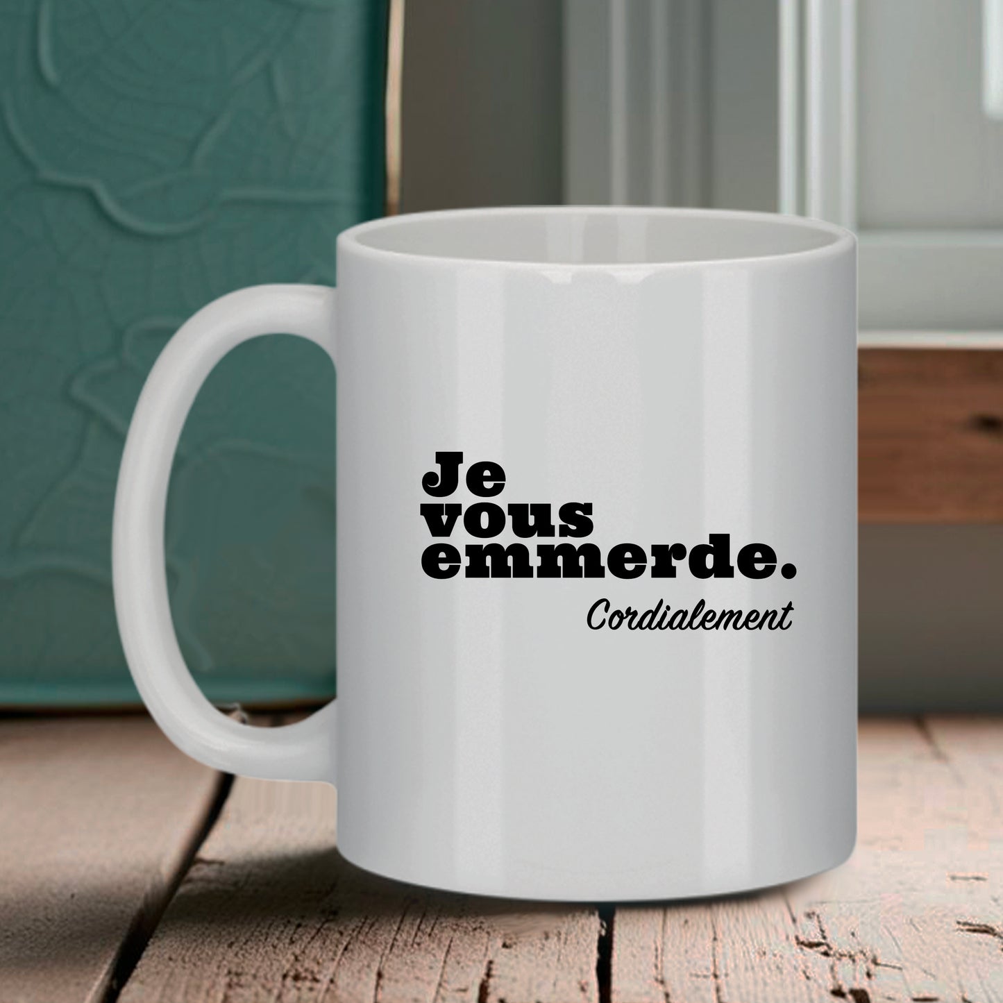 Mug blanc Bruhle avec le texte noir "Je vous emmerde." en gras et "Cordialement" en écriture cursive en dessous.