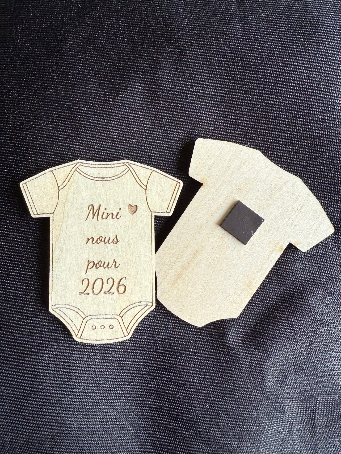 Magnet annonce grossesse "Mini nous pour 2026" en bois, idée cadeau originale