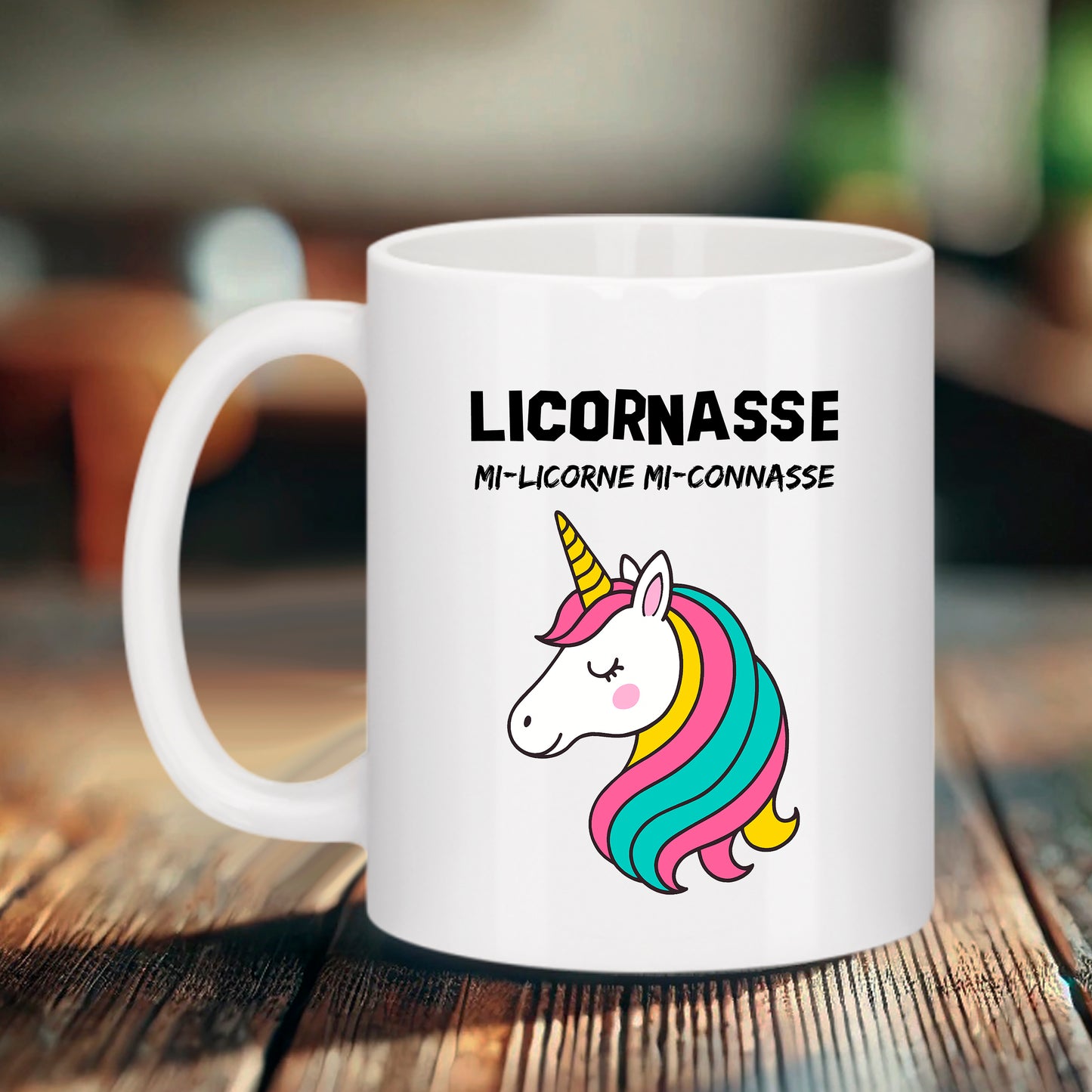 Mug humoristique en céramique 330 ml avec inscription 'Licornasse', mi-licorne mi-connasse, parfait pour café ou thé et idée cadeau originale.