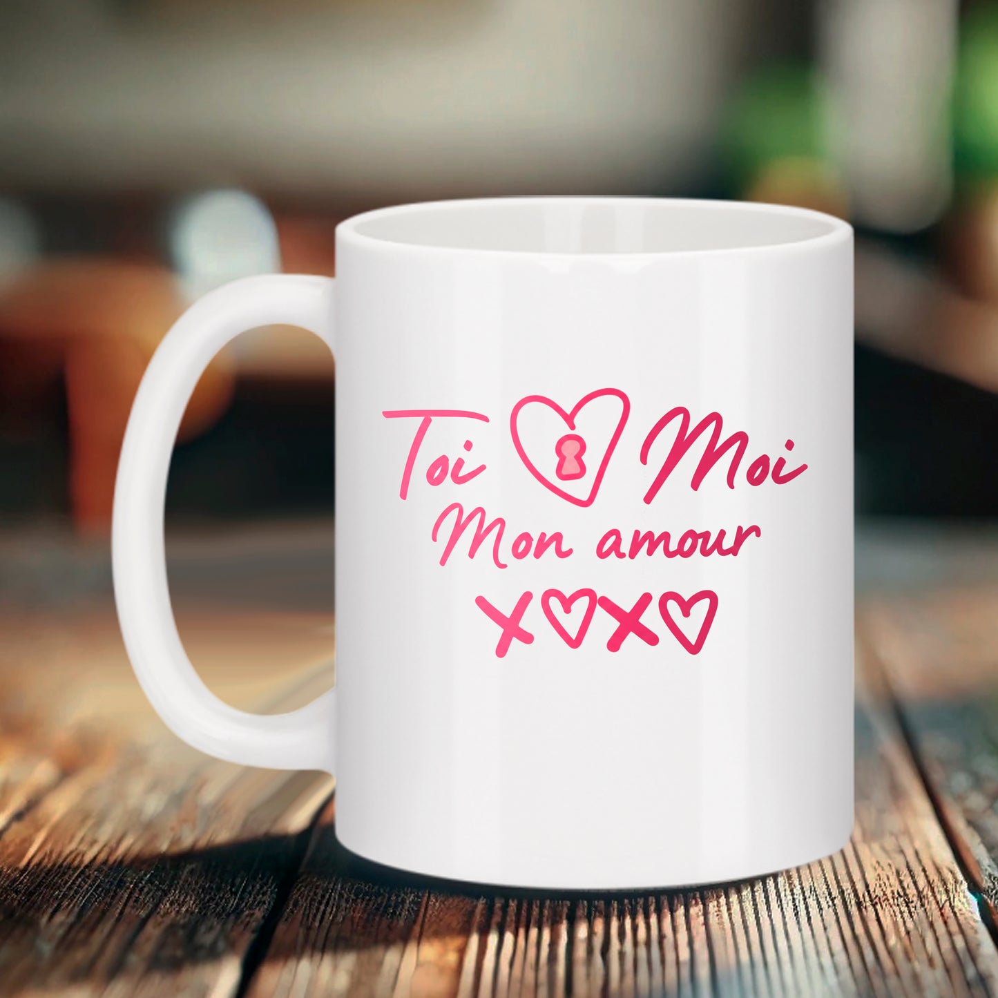 Mug blanc Bruhle avec texte rose manuscrit "Toi & Moi Mon Amour" et illustration d'un cœur avec un trou de serrure.