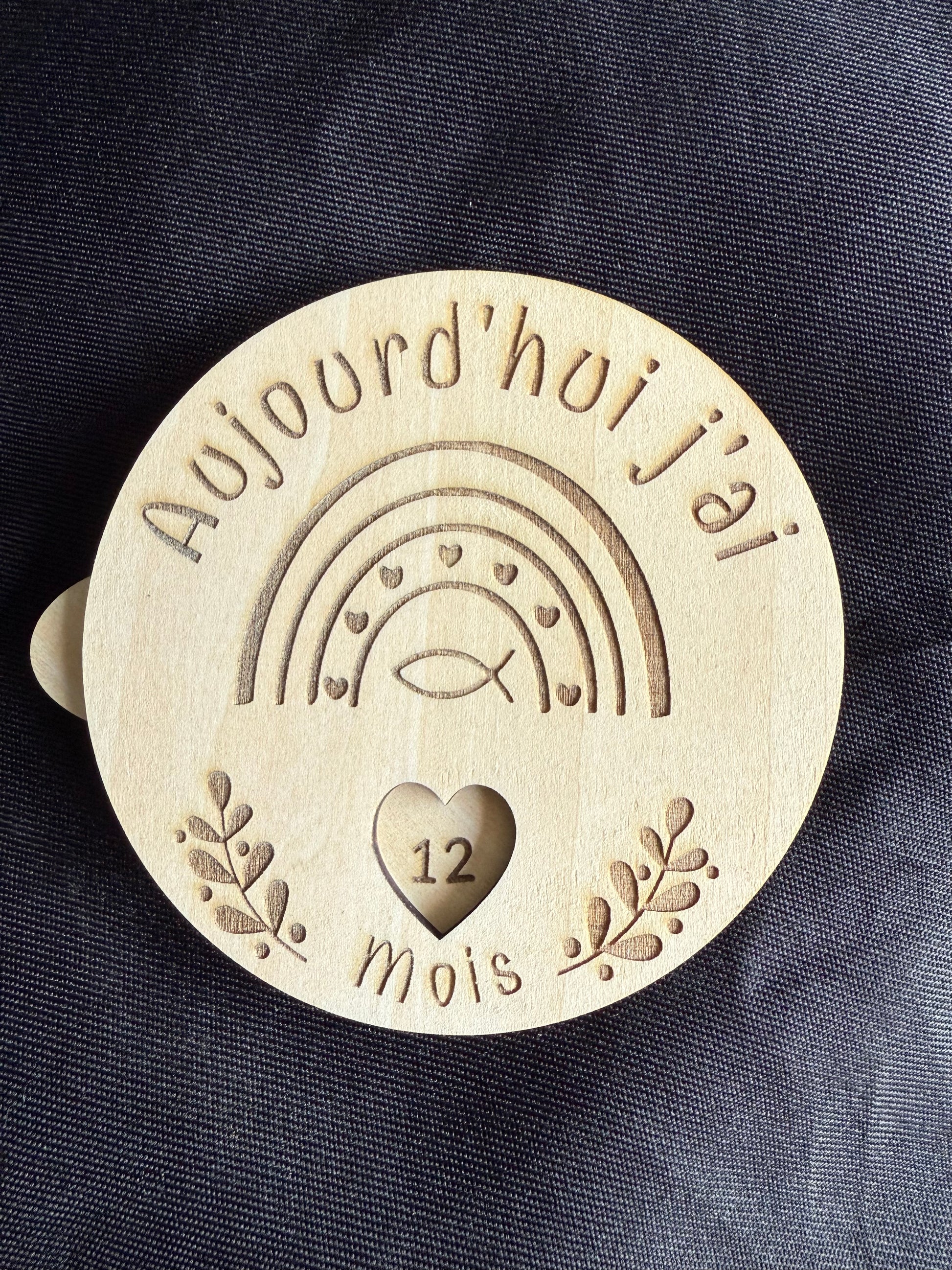 Carte étape rotative bébé en bois motif arc-en-ciel, suivi mois par mois