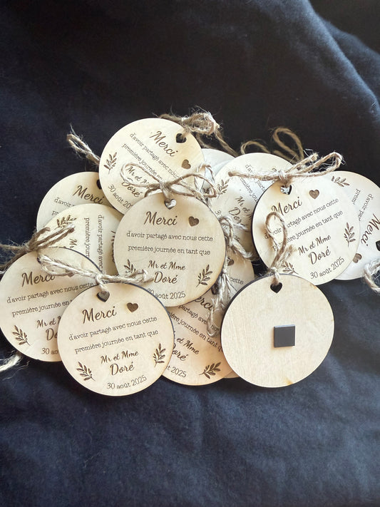 Magnets en bois gravés – Cadeaux invités personnalisables pour mariage, baptême, anniversaire