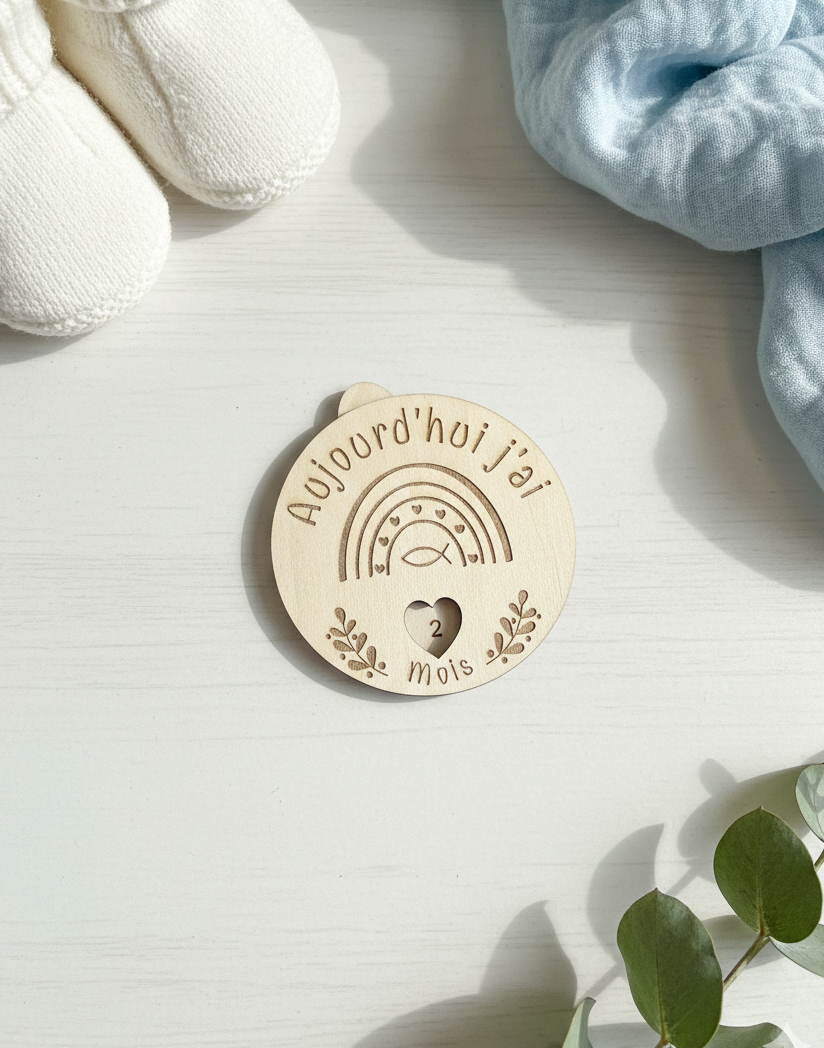 Carte étape rotative bébé en bois motif arc-en-ciel, suivi mois par mois