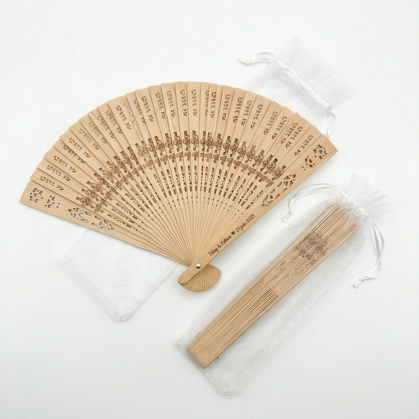 Éventail de Mariage Personnalisé en Bois Gravé avec Pochette