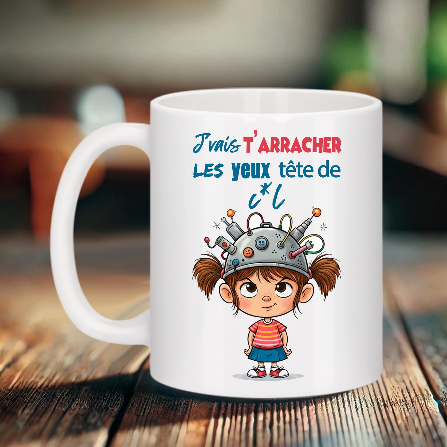 Mug blanc Bruhle avec illustration d'une petite fille en colère portant un casque avec des antennes et l'inscription J'vais t'arracher les yeux tête c*l.