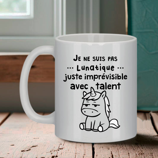 Mug blanc Bruhle illustrant une licorne assise avec un regard blasé et le texte : Je ne suis pas Lunatique... juste imprévisible avec talent.
